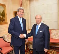 Béji Caïd Essebsi mit dem amerikanischen Außenminister John Kerry (Mai 2015)