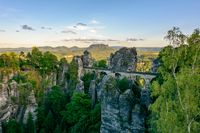 In der Publikumsgunst ganz oben: Felsenburg Neurathen.  Bild: "obs/Testberichte.de/©Shutterstock/Maks Ershov"