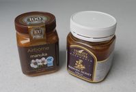 Manuka-Honig verschiedener neuseeländischer Hersteller.