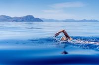 Nathalie Pohl im Mittelmeer auf dem Weg von Menorca nach Mallorca  Bild: NP-Invest GmbH Fotograf: Marc Le Cornu