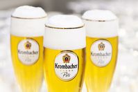 Krombacher Pils. Erneutes Rekordjahr: Krombacher Gruppe erhöht Ausstoß um +1,2 % auf 7,591 Mio. hl / Der Umsatz der Krombacher Gruppe stieg um +1,4 % auf 862,1 Mio. EUR. Weiterer Text über ots und www.presseportal.de/nr/42000 / Die Verwendung dieses Bildes ist für redaktionelle Zwecke honorarfrei. Veröffentlichung bitte unter Quellenangabe: "obs/Krombacher Brauerei GmbH & Co."