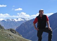 Matthias Poeschel im Pamir über dem Bartang Tal.