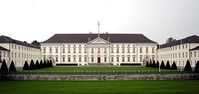 Erster Amtssitz des Bundespräsidenten ist das Schloss Bellevue in Berlin. Bild: Raimond Spekking / wikipedia.org