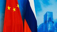 Die Flaggen von China und Russland (Symbolbild)