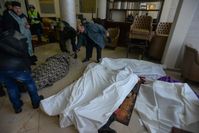 Leichen in der zum provisorischen Krankenhaus umfunktionierten Lobby des Hotels Ukrajina (20. Februar 2014)