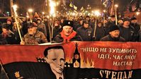 Aufmarsch zu Ehren des ukrainischen Faschisten und Nazikollaborateurs Stepan Bandera in Kiew am 1. Januar 2020 Bild: www.globallookpress.com