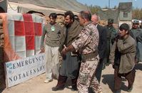 Begleitung zum Rettungszentrum des PRT. Bild: PIZ Kunduz