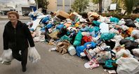 Müllberge durch Sparmaßnahme der EU und Weltbank: 10.000 griechische Müllmänner eingespart im Jahr 2017...