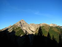 Die Erlspitze ist der höchste Gipfel der Erlspitzgruppe, der westlichsten Seitengruppe im Karwendel