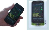 Mit zusätzlicher Hardware und der LawinenFon-App wird jedes Smartphone zum Lawinensuchgerät. Im Bild
Quelle: © Fraunhofer IML (idw)