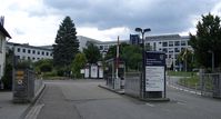 Der Haupteingang des Bundeswehrzentralkrankenhauses in Koblenz. Bild: Holger Weinandt / wikipedia.org
