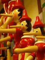 Pinocchio: bekommt lange Nase durchs Lügen. Bild: pixelio.de/Bredehorn.J
