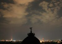 Eigentlich machen Wolken den Nachthimmel dunkler – bei künstlichem Licht wird es jedoch heller, weil die Wolken das Licht reflektieren. Foto: C. Kyba