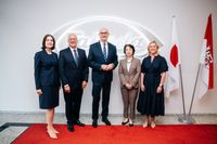 (v.l.n.r.) Chris Buttkus (Geschäftsführerin und Standortleiterin des Werks in Oranienburg), Dr. Thomas Wozniewski (Takeda Global Manufacturing & Supply Officer), Dr. Dietmar Woidke (Ministerpräsident des Landes Brandenburg), I. E. Mitsuko Shino (Botschafterin von Japan), Dr. Ingeborg R. Borgheim (Geschäftsführerin Takeda Deutschland)  (2025) Bild: Takeda Deutschland Fotograf: Takeda Pharma Vertrieb GmbH & Co. KG