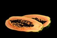 Papaya-Frucht liefert Rohstoff für Solarzellen.