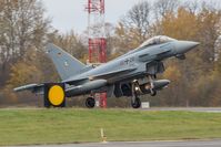 Kampfflugzeug vom Typ Eurofighter landet auf dem NATO Flugplatz Ämari/Estland im Rahmen des verstärkten Air Policing Baltikum, am 14.10.2016.