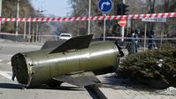 Ein nicht explodiertes Element der Totschka-U-Rakete am 14.03.22 in Donezk