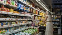 Symbolbild: Eine Seniorin kauft in einem Supermarkt in New York ein. Aufnahme vom 20. Juli 2022. Bild: Legion-media.ru  / RT