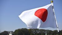 Japan Flagge (Symbolbild) Bild: David Mareuil / Gettyimages.ru