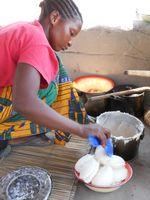 Bild 1: Die Ernährung in afrikanischen Kleinbauernhaushalten ist oft sehr einseitig.
Quelle: Quelle: S. Koppmair (idw)