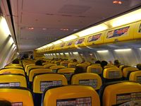 Kabine einer Boeing 737-800 der Ryanair