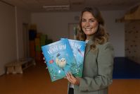 Nathalie Pohl mit ihrem Kinderbuch  (2025) Bild: NP-Invest GmbH Fotograf: Daniel Toni Jais