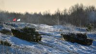 Panzerwagen nehmen am 12. Februar 2022 auf einem Übungsplatz im Gebiet Grodno an den weißrussisch-russischen Manövern "Entschlossenheit der Union" teil.