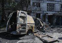 Ein nach Beschuss durch ukrainische Streitkräfte ausgebrannter Krankenwagen in Donezk Bild: KONSTANTIN MICHALTSCHEWSKI / Sputnik