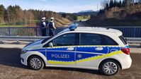 Kemptener Bundespolizisten stoppten den Taxifahrer bei einer mutmaßlichen Schleusung auf der BAB 7 Bild: Polizei