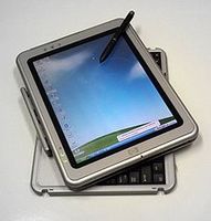 Hybrid-Tablet PC (HP TC1000) mit angeklappter Tastatur. Bild: de.wikipedia.org