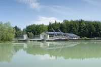 Das Wasserkraftwerk Bad Tölz ist ein Laufwasserkraftwerk an der Isar. Das Kraftwerk liegt wenige Kilometer flussabwärts der Stadt und staut die Isar auf einer Länge von mehr als einem Kilometer. Betreiber des Kraftwerks sind die Stadtwerke Bad Tölz.