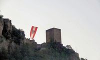 Starkes Bekenntnis: Südtiroler hissen österreichische Riesenfahne