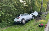 Trotz Totalschadens blieb die Fahrerin beinahe unverletzt