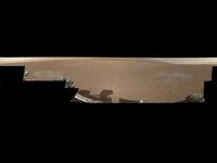 Dies ist das erste 360-Grad Panorama Farbbild vom Gale Crater, das vom NASA's Curiosity Rover aufgenommen wurde. Bild: NASA / JPL-Caltech/MSSS