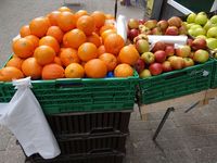 Obst zum abwiegen mit Plastiktüten