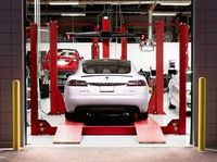 Tesla-Werkstatt: Konzern plant eine eigene Versicherung.