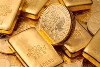 Seit Corona ein stark wachsender Trend: Geldanlage in echtem Gold als Goldbarren und Goldmünzen.  Bild: "obs/TARGOBANK AG/Gina Sanders - stock.adobe.com"