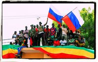 Demonstranten in Malis Hauptstadt Bamako schwenken russische Flaggen (Archivbild)
