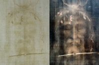 Das Turiner Grabtuch, Fotografie des Gesichts, Positiv links, rechts Negativ (Kontrast etwas verstärkt)