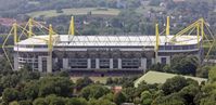 Der Signal Iduna Park (bis 1. Dezember 2005 Westfalenstadion) ist mit 80.667 Zuschauerplätzen[3] in Bundesliga-Konfiguration das größte Fußballstadion Deutschlands.
