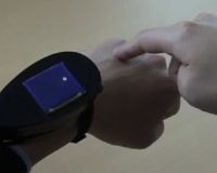Touchscreen: Sensoren machen die Hand zum Bedienfeld. Bild: Uni Tokio