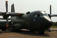 Soldaten beim Beladen einer Transall in Niamey. Bild: Bundeswehr/Archiv