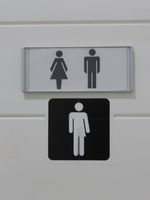Kennzeichnung einer Unisex-Toilette in Valletta (Malta)