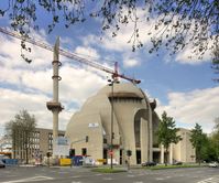 Rohbau der DITIB-Zentralmoschee Köln-Ehrenfeld. Architekt: Paul Böhm und Gottfried Böhm. Grundsteinlegung: 7. November 2009.