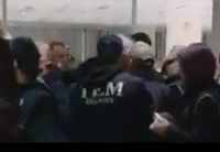 Bild: Screenshot Youtube Video "Polis, kapıyı kırarak Zaman Gazetesi binasına girdi"