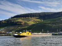 Festgefahrenes Tankmotorschiff auf dem Rhein. Bild: Polizei