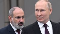 Der russische Präsident Wladimir Putin und armensiche Premier Nikol Paschinjan beim Treffen der Staats- und Regierungschefs der GUS-Staaten in Astana am 14. Oktober Bild: www.globallookpress.com