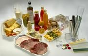 Gehen Kunststoffzusätze aus der Verpackung in die Nahrung über, kann dies gesundheitsschädlich sein. © Fraunhofer IVV