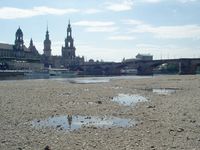 Niedrigwasser in Dresden (Pegel bei 1 m, Juni 2005)