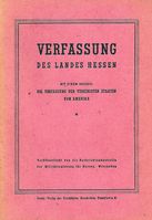 Titelblatt (rot) der Publikation der Verfassung des Landes Hessen durch die (US-)Militärregierung für Hessen